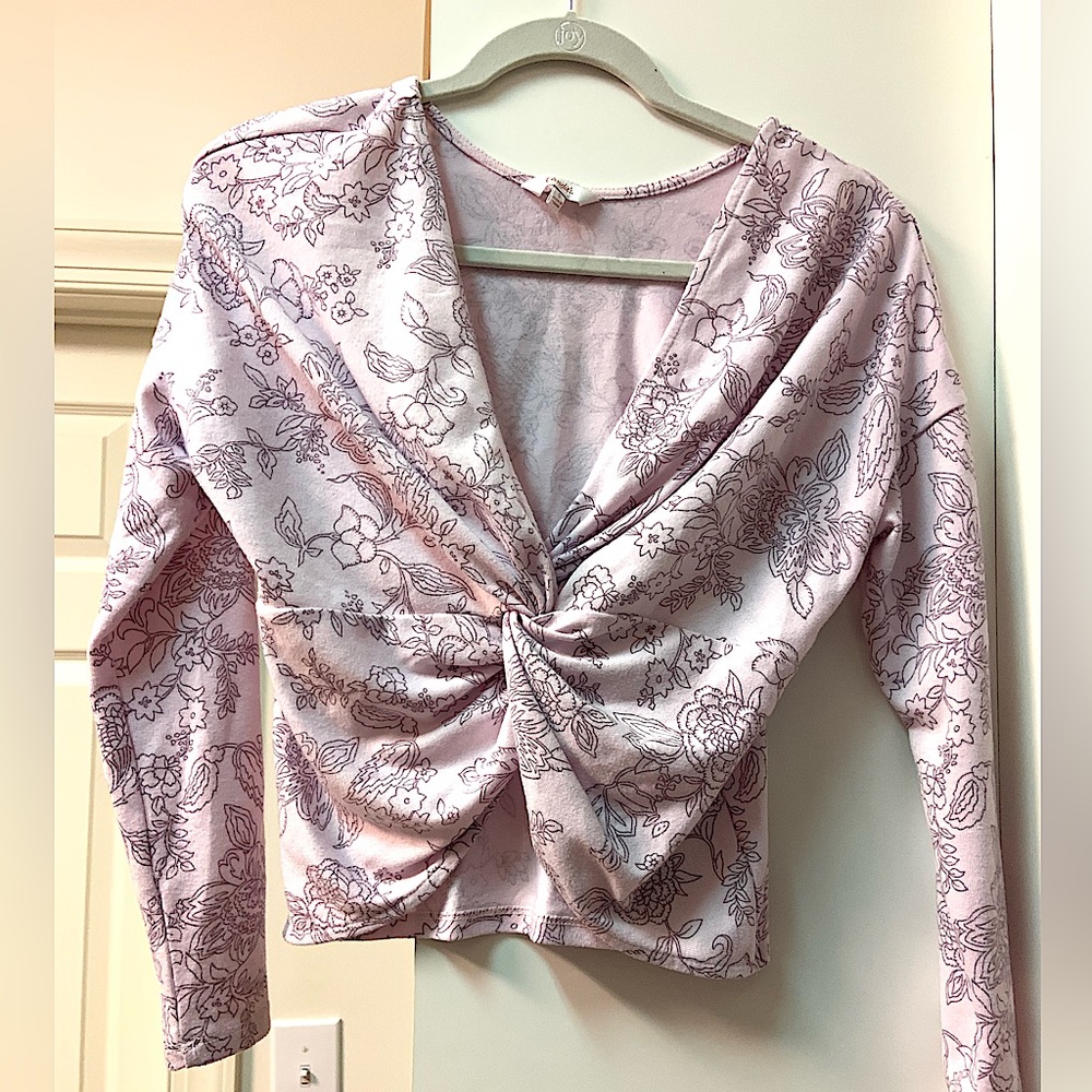 Candie’s twist front floral pink sweater size S